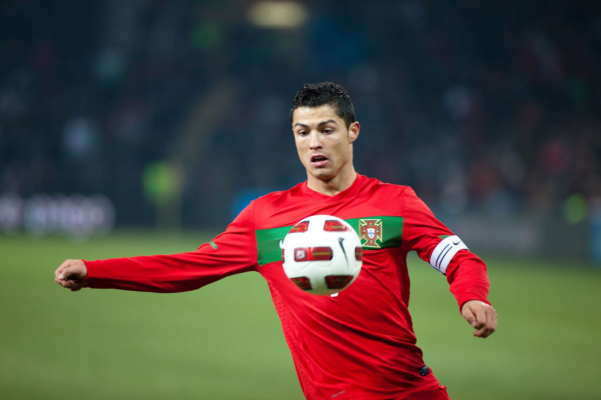 Cristiano Ronaldo đang sở hữu khối tài sản trên 1 tỷ đôla