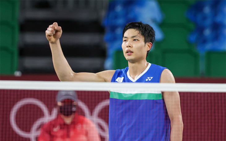 Chou Tien-chen có chiến thắng dễ dàng trước tay vợt hạng 15 thế giới Lee Cheuk Yiu