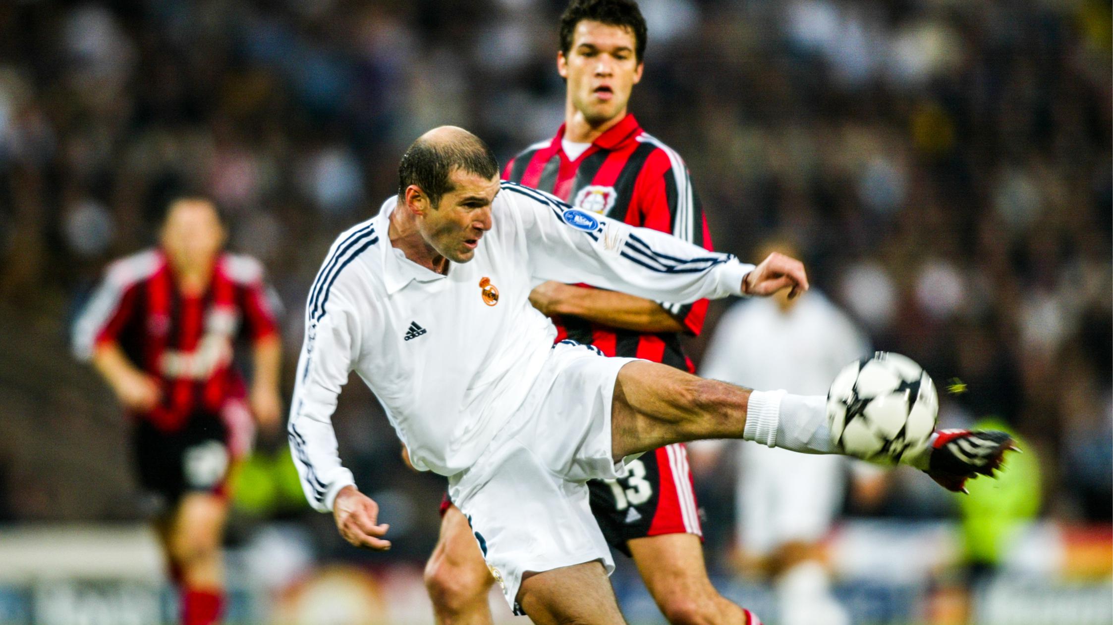 Áo đấu của cựu danh thủ Zidane được bán với giá 100.000 euro là tin tức hậu trường đáng chú ý ngày 13/11