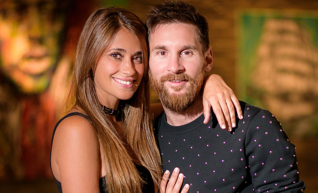 Antonella Roccuzzo - vợ của huyền thoại bóng đá Messi chăm 'cày' tiếng Pháp