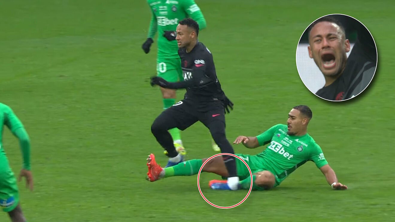 Neymar bị gãy gập cổ chân ở phút 84